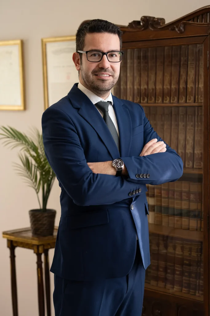 Contacta con Adrián Antón